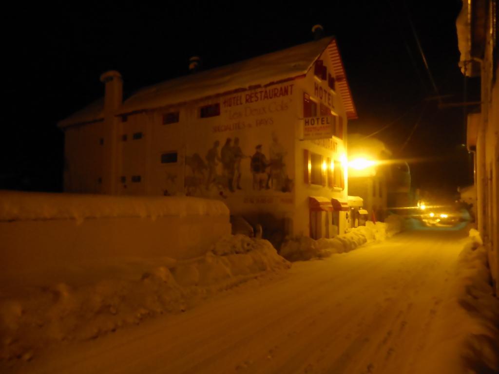 Hotel Les Deux Cols Sainte-Marie-de-Campan Exterior photo