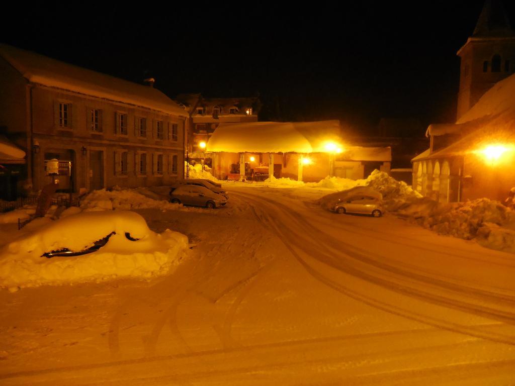 Hotel Les Deux Cols Sainte-Marie-de-Campan Exterior photo